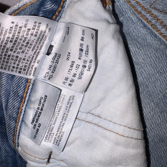 Levi’s Size 34 Medium Wash 501 Button Fly Hemmed 11” Jean Shorts PC9-34513-0069 - Picture 7 of 10